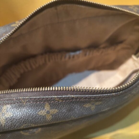 Louis Vuitton Toiletry Bag - Picture 5 of 9